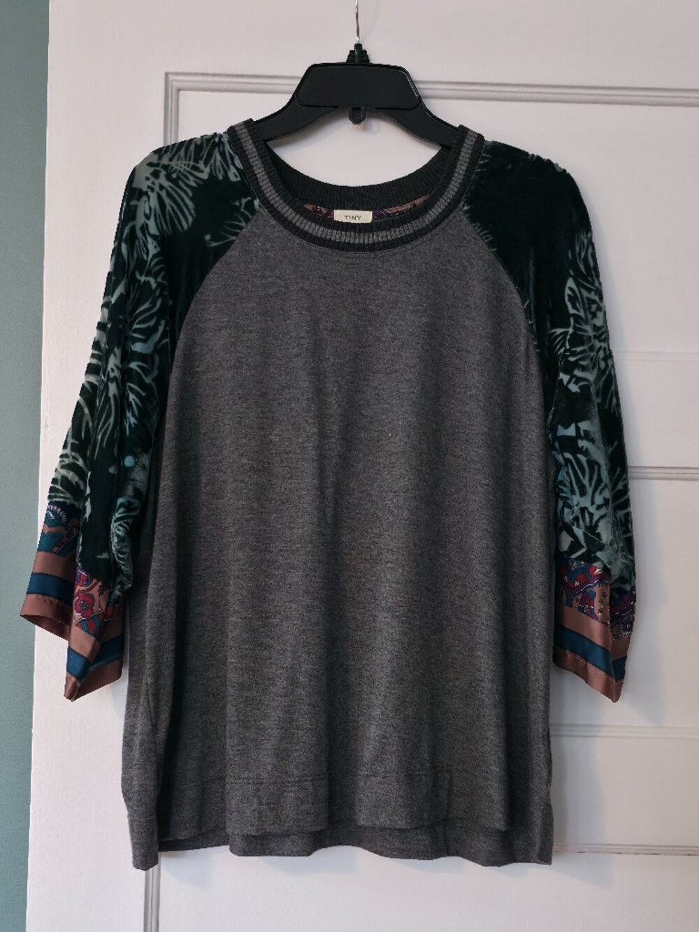 Beautiful Anthropologie Kimono Sleeves Blouse